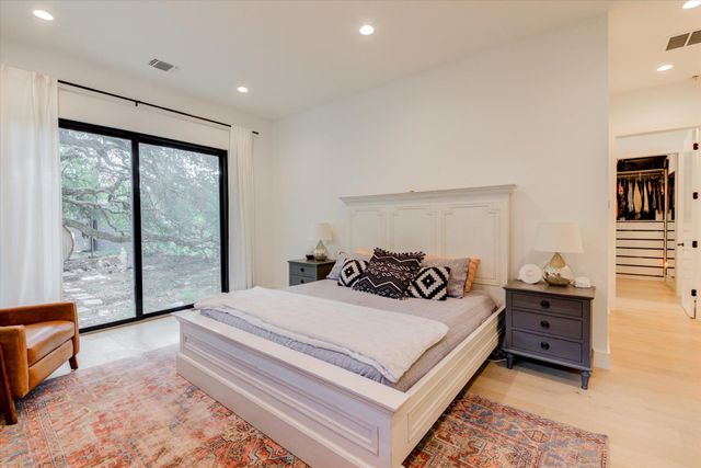 8009 Golden Oaks LN, Austin, TX 78737