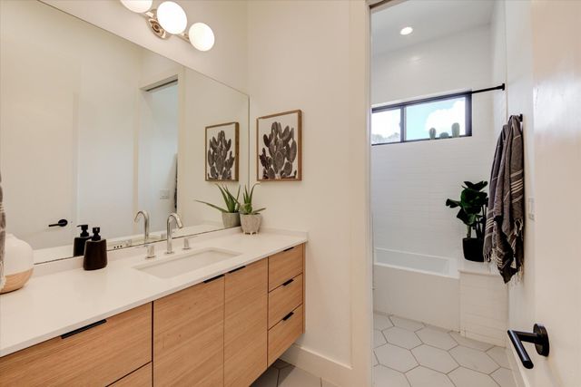 8009 Golden Oaks LN, Austin, TX 78737