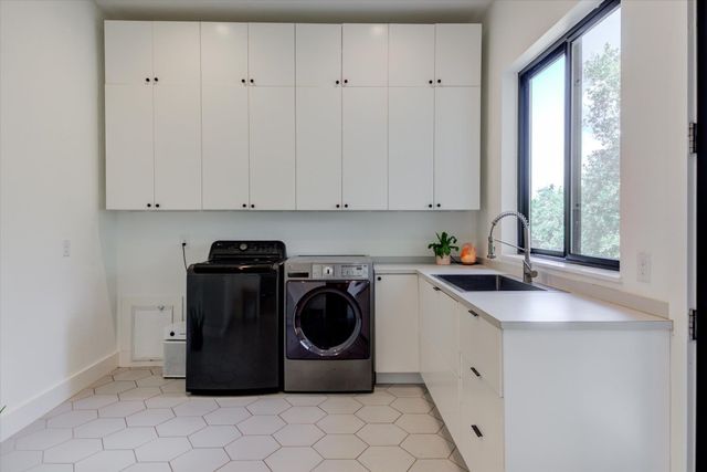 8009 Golden Oaks LN, Austin, TX 78737