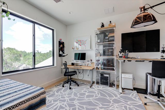 8009 Golden Oaks LN, Austin, TX 78737