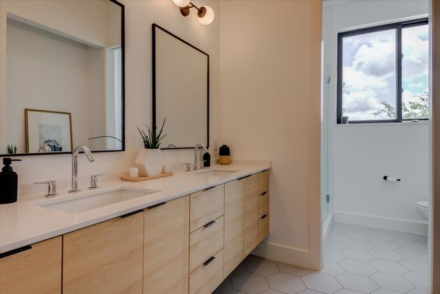 8009 Golden Oaks LN, Austin, TX 78737