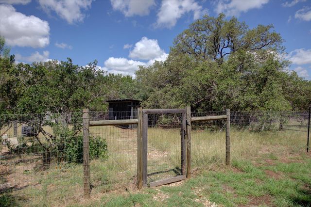 8009 Golden Oaks LN, Austin, TX 78737