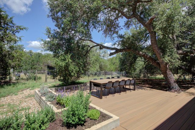 8009 Golden Oaks LN, Austin, TX 78737