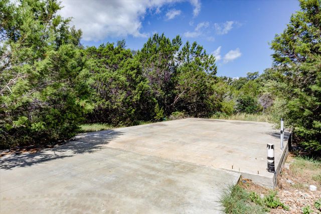 8009 Golden Oaks LN, Austin, TX 78737