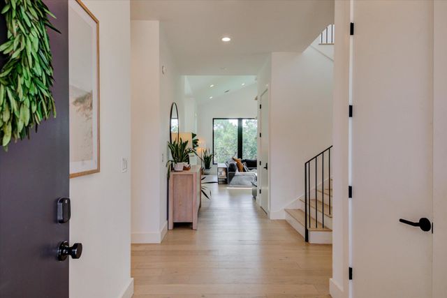 8009 Golden Oaks LN, Austin, TX 78737