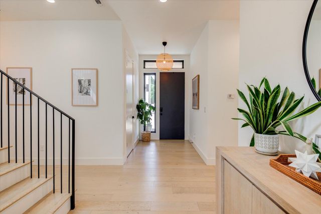 8009 Golden Oaks LN, Austin, TX 78737
