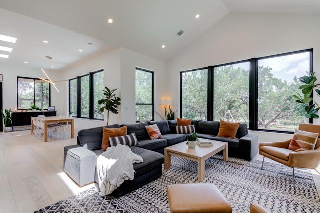 8009 Golden Oaks LN, Austin, TX 78737