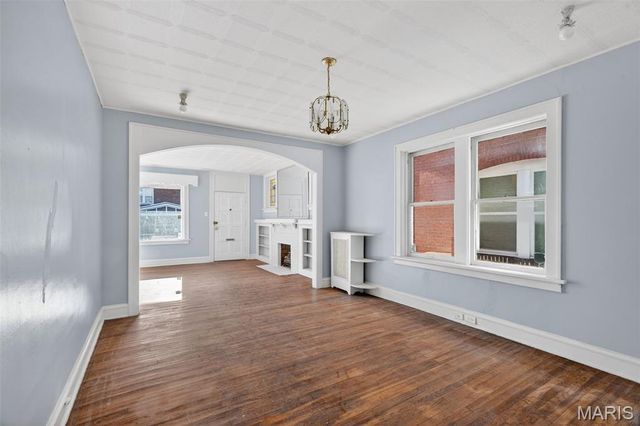 4883 Farlin Avenue, St Louis, MO 63115