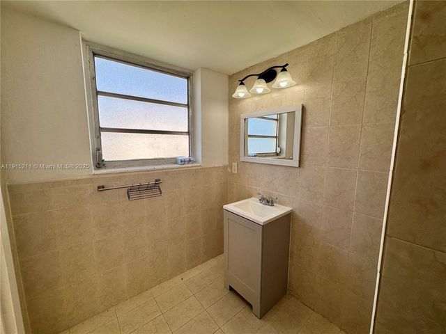 100 NW 64th Ct 2, Miami, FL 33126