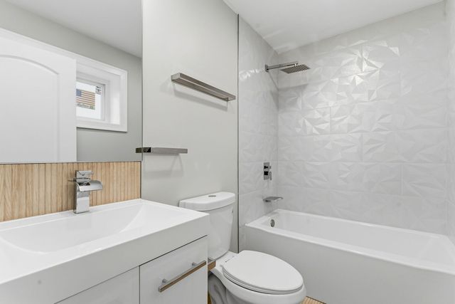 9410 S Champlain Avenue, Chicago, IL 60619