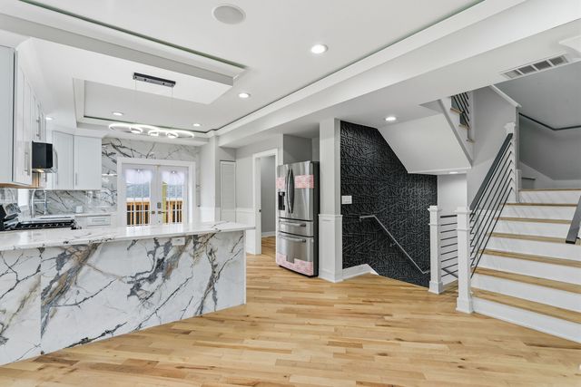 9410 S Champlain Avenue, Chicago, IL 60619