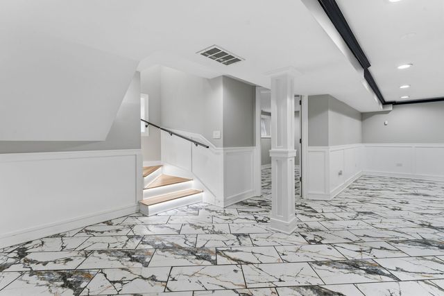 9410 S Champlain Avenue, Chicago, IL 60619