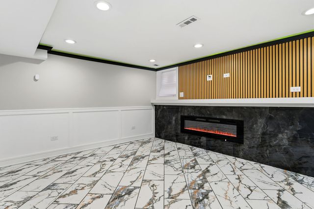 9410 S Champlain Avenue, Chicago, IL 60619