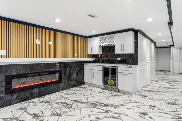 9410 S Champlain Avenue, Chicago, IL 60619