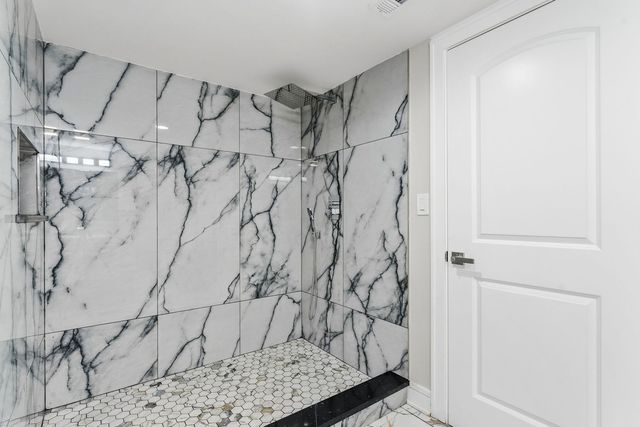 9410 S Champlain Avenue, Chicago, IL 60619