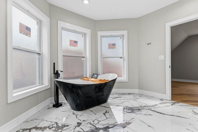 9410 S Champlain Avenue, Chicago, IL 60619