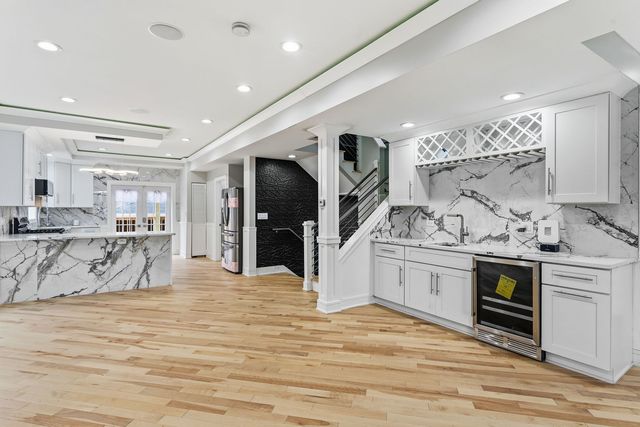 9410 S Champlain Avenue, Chicago, IL 60619