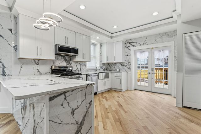 9410 S Champlain Avenue, Chicago, IL 60619