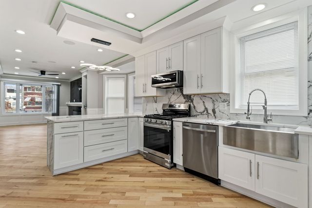 9410 S Champlain Avenue, Chicago, IL 60619