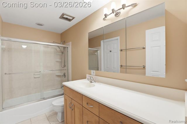 28332 Universal Drive 148, Warren, MI 48092