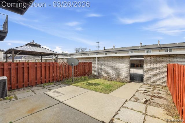 28332 Universal Drive 148, Warren, MI 48092