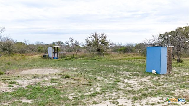 618 McGuill Road, Goliad, TX 77963