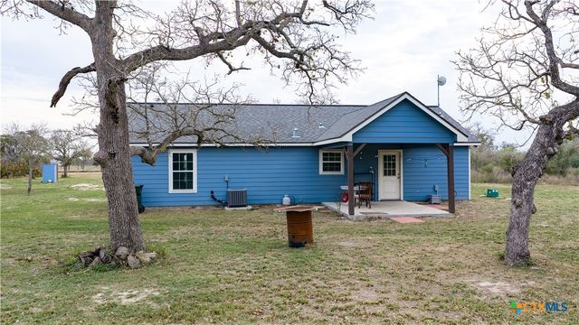 618 McGuill Road, Goliad, TX 77963