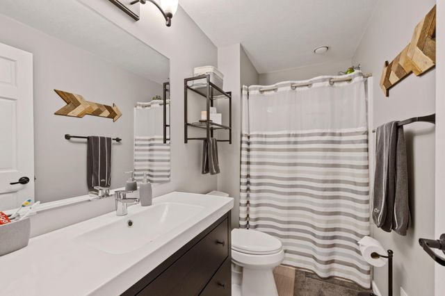 13233 Williamsberg Drive, Savage, MN 55378