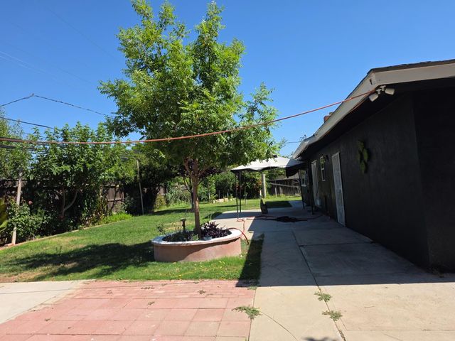 4857 N West Avenue, Fresno, CA 93705
