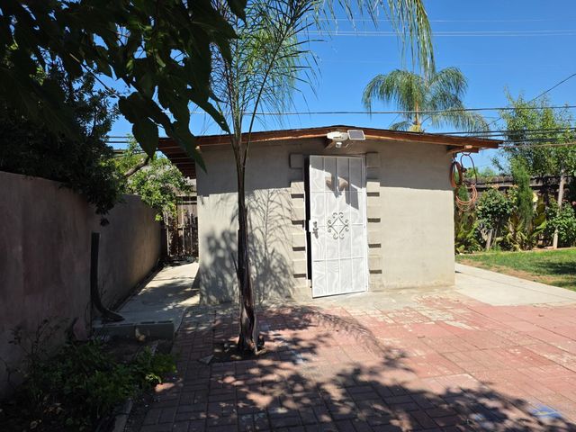 4857 N West Avenue, Fresno, CA 93705