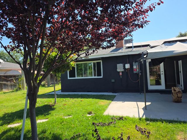 4857 N West Avenue, Fresno, CA 93705
