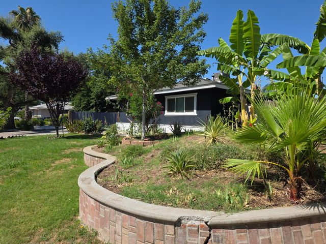 4857 N West Avenue, Fresno, CA 93705
