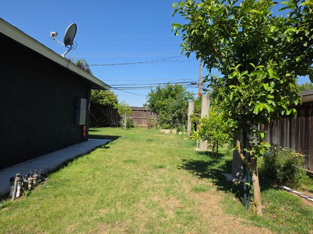 4857 N West Avenue, Fresno, CA 93705