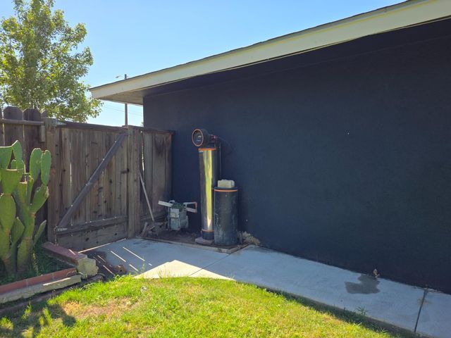 4857 N West Avenue, Fresno, CA 93705