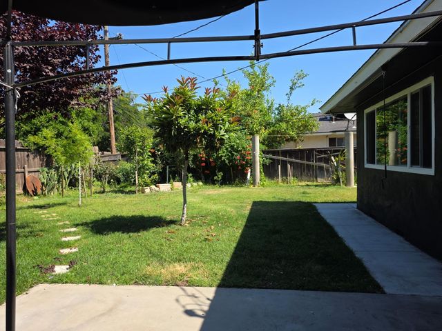 4857 N West Avenue, Fresno, CA 93705