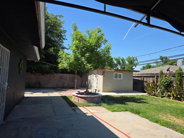 4857 N West Avenue, Fresno, CA 93705