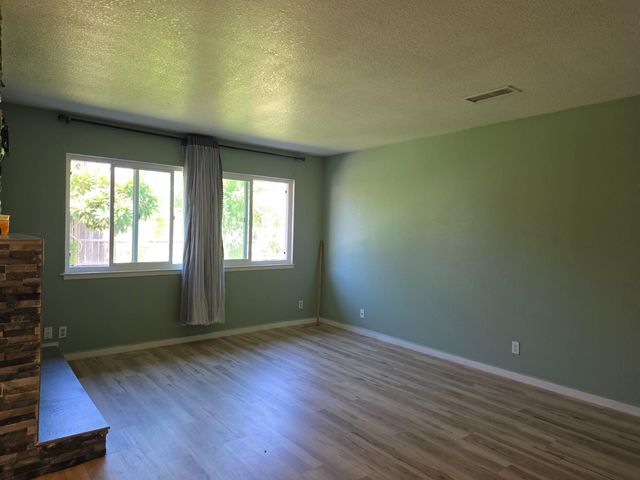 4857 N West Avenue, Fresno, CA 93705