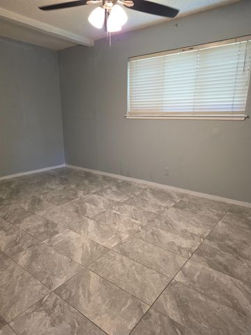 4857 N West Avenue, Fresno, CA 93705