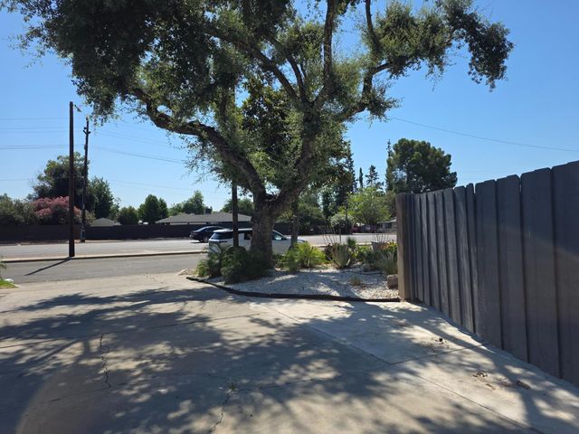 4857 N West Avenue, Fresno, CA 93705