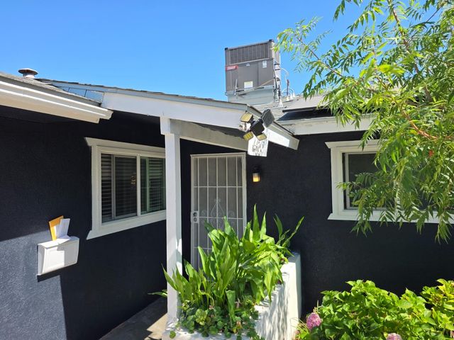 4857 N West Avenue, Fresno, CA 93705
