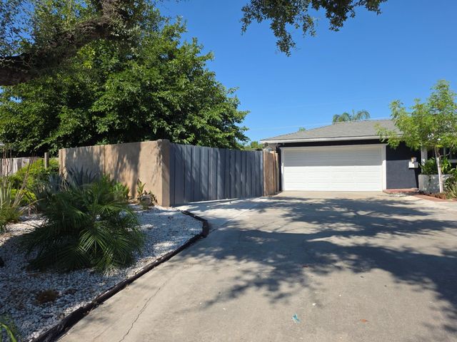 4857 N West Avenue, Fresno, CA 93705