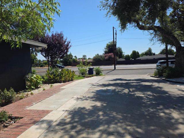 4857 N West Avenue, Fresno, CA 93705