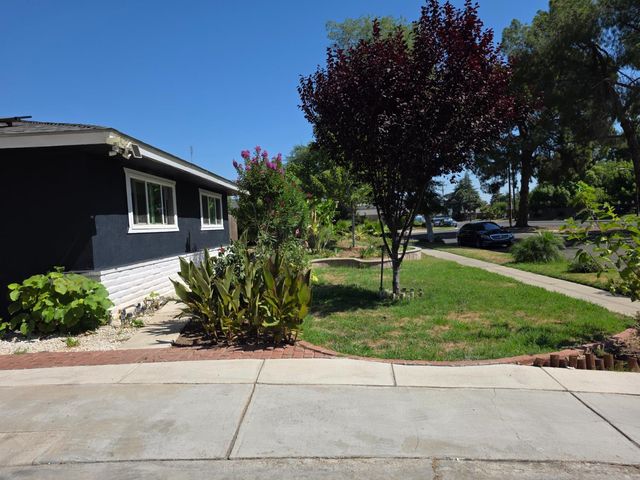 4857 N West Avenue, Fresno, CA 93705