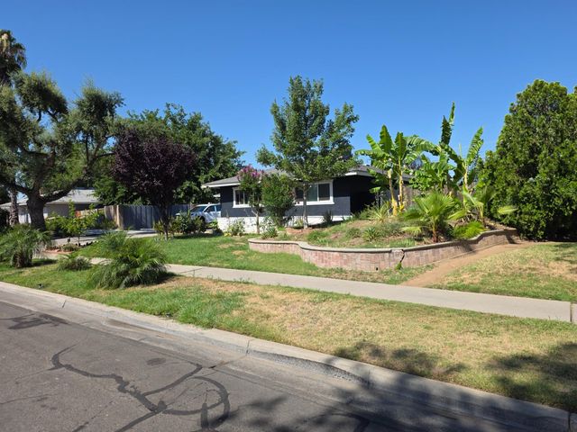 4857 N West Avenue, Fresno, CA 93705