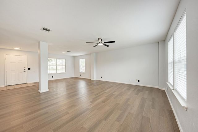 125 Holland ST, Hutto, TX 78634