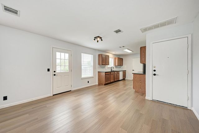 125 Holland ST, Hutto, TX 78634