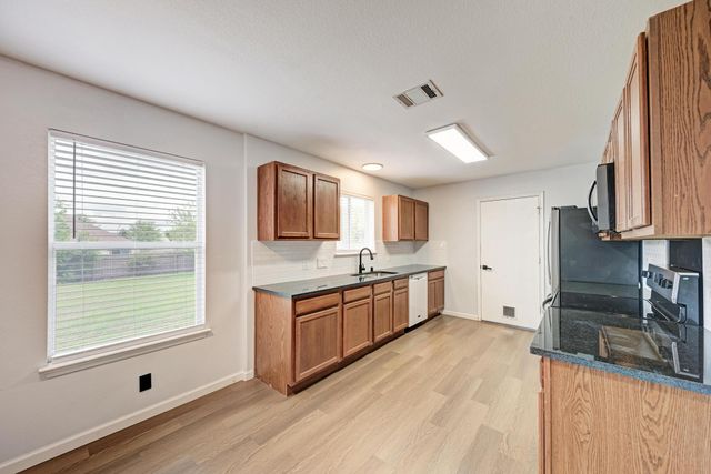125 Holland ST, Hutto, TX 78634