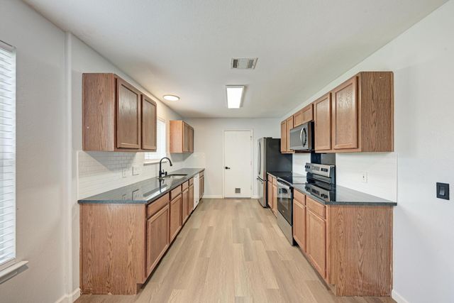 125 Holland ST, Hutto, TX 78634