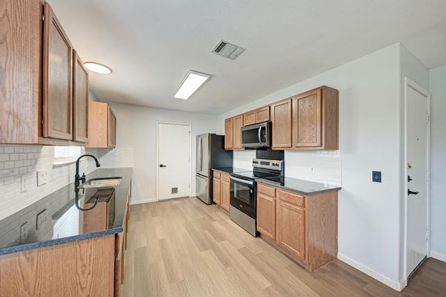 125 Holland ST, Hutto, TX 78634