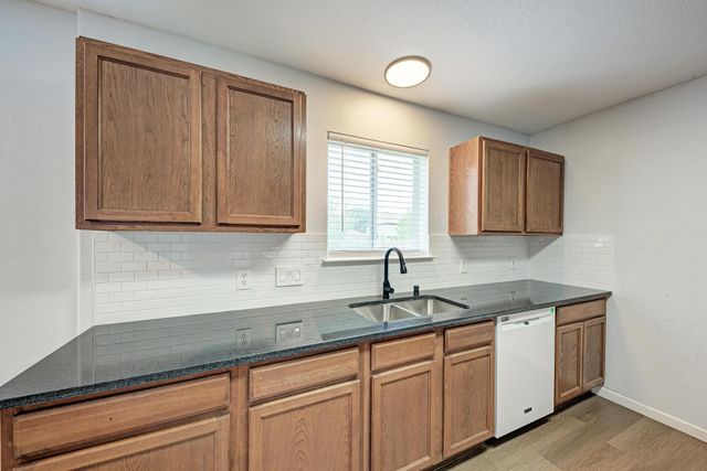 125 Holland ST, Hutto, TX 78634